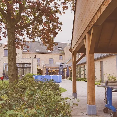 't Oud Gemeentehuis 4*