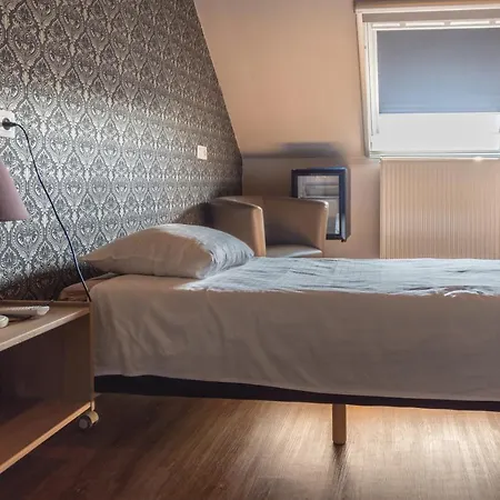 't Oud Gemeentehuis 4*